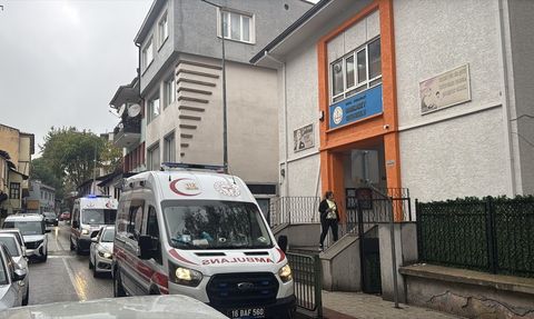 Bursa'da Ortaokul Öğrencileri Zehirlenme Şüphesiyle Hastaneye Kaldırıldı