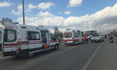 Bursa'da Yolcu Otobüsü ile Tır Çarpıştı, 3 Yaralı