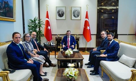 Cumhurbaşkanı Yardımcısı Yılmaz, Portekiz Altyapı Bakanı ile Görüştü