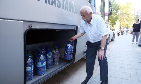 Dede Ve Torunun Mavi Kapak İyiliği