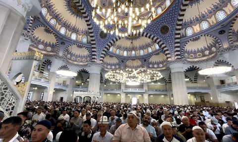 Diyanet İşleri Başkanı Erbaş, Bişkek'teki İmam Serahsi Camisi'nde Cuma Namazı Kıldırdı