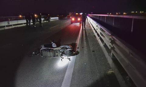 Edirne'de Elektrikli Motosiklet ile Taksi Çarpıştı