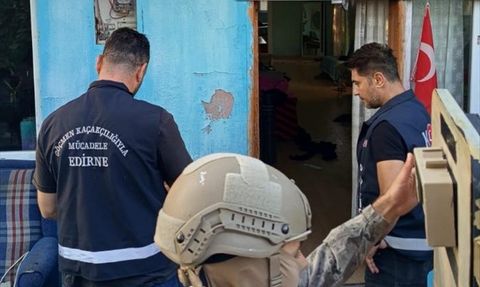 Edirne'de Göçmen Kaçakçısı Operasyonu