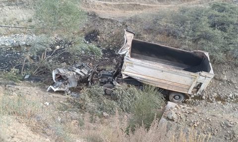 Erzurum'da Kamyon Devrildi: Sürücü Ağır Yaralı