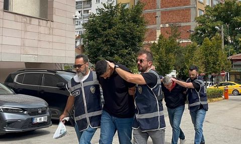 Eskişehir'de Ambulans Görevlilerini Tehdit Eden Baba Oğul Tutuklandı