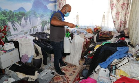 Eskişehir'de Müstakil Evden Çıkan 1 Ton Çöp Temizlendi