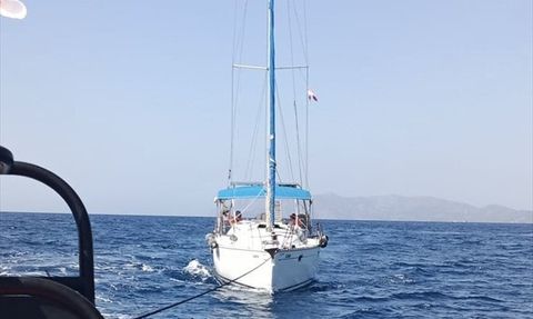 Fethiye Açıklarında Sürüklenen Teknedeki İki Kişi Kurtarıldı