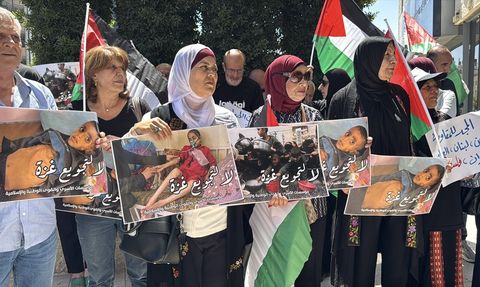 Filistinliler Ramallah’ta BM Temsilciliği Önünde Gazze Açlık Protestosu Düzenledi