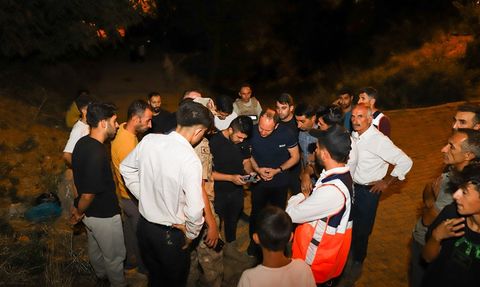 Hakkari'deki Orman Yangınına Müdahale Devam Ediyor