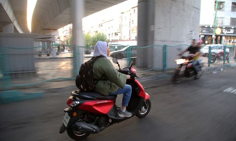 İran'da Kadınlar için Motosiklet Ehliyeti Çalışmaları