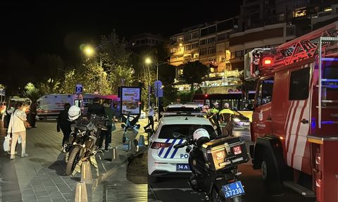 İstanbul Üsküdar'da Vapur ve Yük Gemisi Çarpıştı