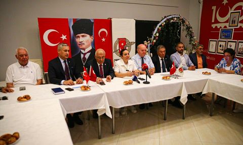 İYİ Parti Genel Başkan Yardımcısı Taş, Adana'da Gazetecilerle Bir Araya Geldi