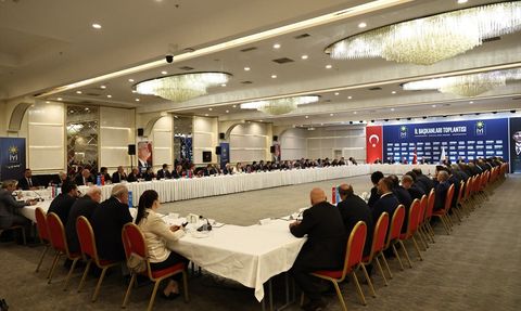 İYİ Parti Genel Başkanı Dervişoğlu, İl Başkanlarıyla Toplandı