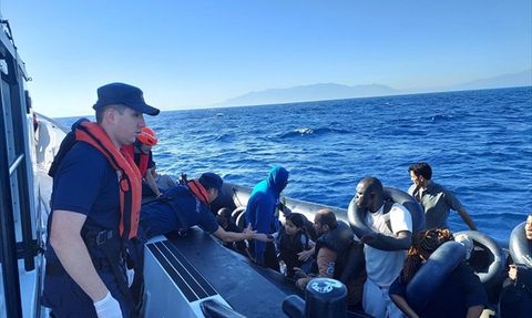 İzmir Açıklarında Düzensiz Göçmen Operasyonları