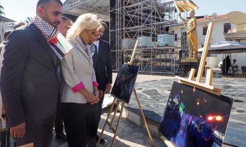 İzmir'de 'Boş Sıralar' Etkinliği ile Gazze'deki Çocuklar Anıldı