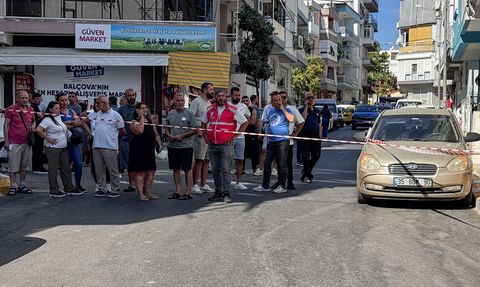 İzmir'de Polis Merkezine Silahlı Saldırı: 2 Şehit, 3 Yaralı