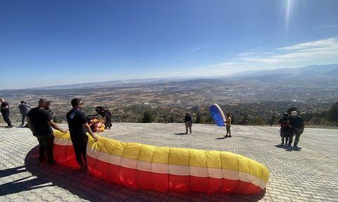 Kahramanmaraş'ta Yamaç Paraşütü Şenliği Heyecanı