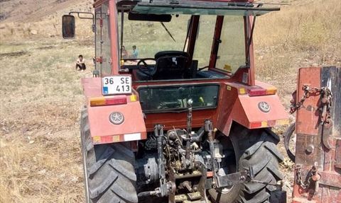 Kars'ta Traktörden Düşen Genç Hayatını Kaybetti