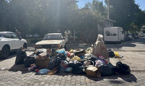 Karşıyaka'da Çöp Krizi: Mahalle Sakinleri Çözüm Bekliyor