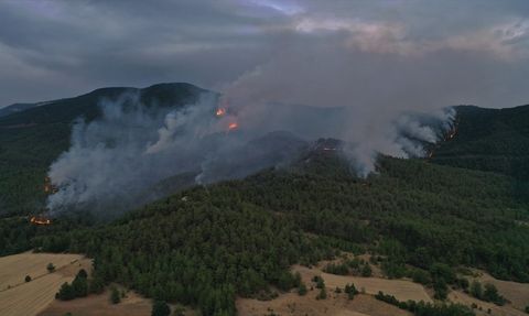 Kastamonu-Karabük Sınırındaki Yangınlara Müdahale Devam Ediyor