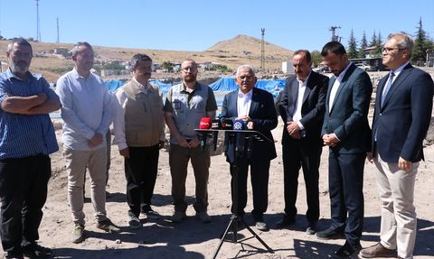 Kayseri'de Geç Roma Dönemine Ait Mozaikli Yapıda Mezarlık Bulundu