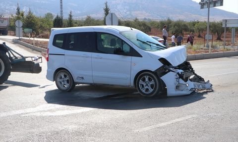 Kilis'te Üç Araçlı Kaza: 1 Ölü, 4 Yaralı