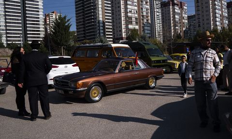 Klasik Otomobil Tutkunları 'Seçkin Beyefendiler Sürüşü'nde Buluştu