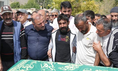 Konya'da İkiz Kardeşlerin Defni Gerçekleşti