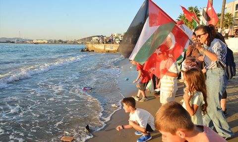 Kuşadası'ndan Küresel Sumud Filosu'na Destek Etkinliği