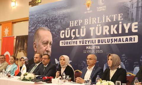 Leyla Şahin Usta Malatya'daki Türkiye Yüzyılı Buluşmaları'nda Önemli Mesajlar Verdi