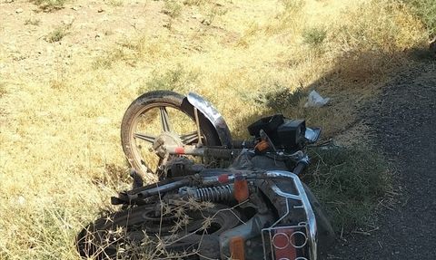 Mardin'de Motosiklet ile Hafif Ticari Araç Çarpıştı: 4 Yaralı
