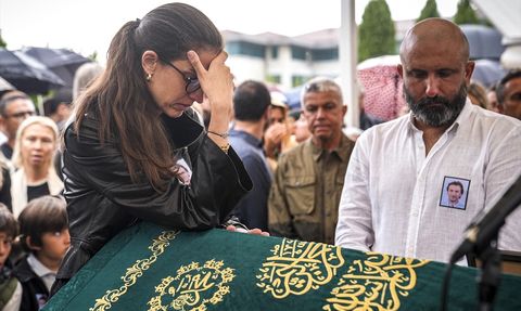 Marmara Denizi'nde Teknesi Parçalanan Yat Üreticisi Halit Yukay Toprağa Verildi