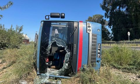 Mersin'de Cezaevi Aracı Devrildi, 13 Yaralı