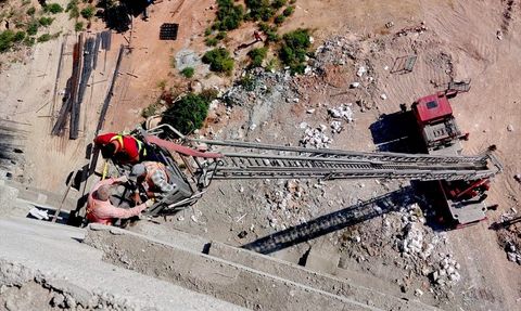 Mersin'de İnşaatta Mahsur Kalan İşçileri İtfaiye Kurtardı