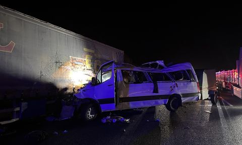 Mersin'de Tarım İşçilerini Taşıyan Minibüs Tıra Çarptı: 3 Ölü, 16 Yaralı