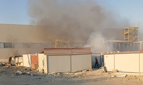 Mersin Tarsus'taki Fabrika Konteynerlerinde Yangın Söndürüldü