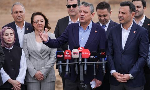 Özgür Özel, İmamoğlu'nun Davasını Takip Etti