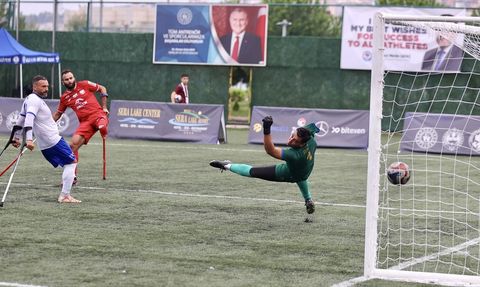 Polonya, İtalya'yı 4-1 Mağlup Etti