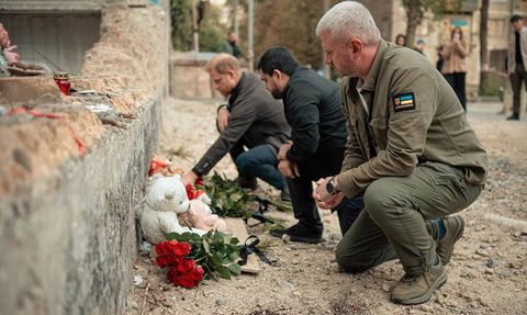Prens Harry, Kiev'de Hava Saldırılarını İnceledi