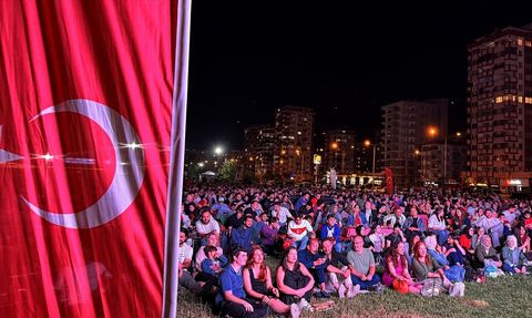 Rize'de EuroBasket 2025 Finali Dev Ekrandan İzleniyor