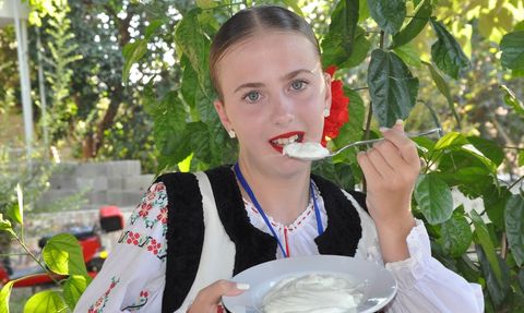 Silifke'de En İyi Yoğurt Yapma ve Yeme Yarışması Düzenlendi