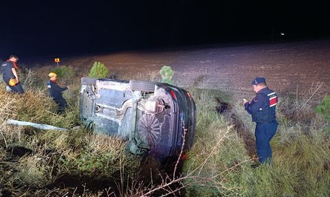 Sivas'ta Şarampole Devrilen Araçta 5 Kişi Yaralandı