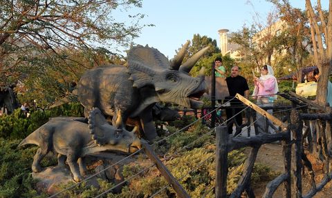 Tahran'daki Jurassic Park'ta Dinozor Çağına Yolculuk