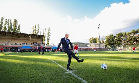 TBMM Başkanı Kurtulmuş, Türkiye ve Macaristan Dostluk Maçını İzledi
