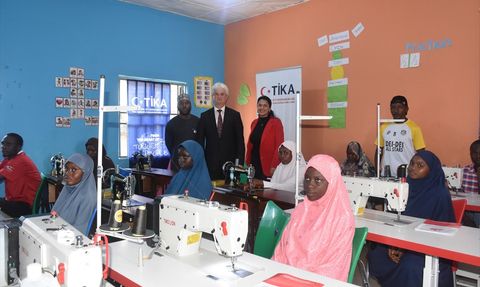 TİKA'nın Nijerya'daki Gençler İçin Dikiş Atölyesi