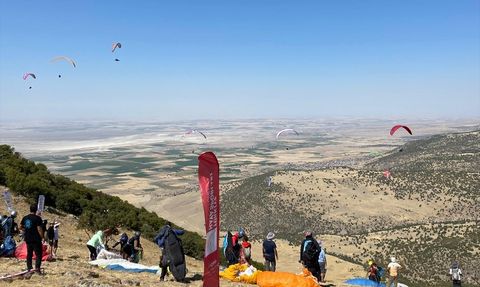 Türkiye Yamaç Paraşütü Mesafe Yarışması Konya'da Start Aldı