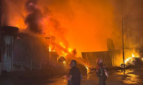 Uşak'ta Tekstil Fabrikasında Yangın Kontrol Altına Alındı
