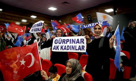 Van'da AK Parti Kadın Kolları İl Danışma Meclisi Toplantısı