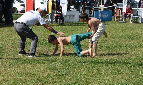 20. Uluslararası Turgut Özal Karakucak Güreşleri Malatya'da Başladı