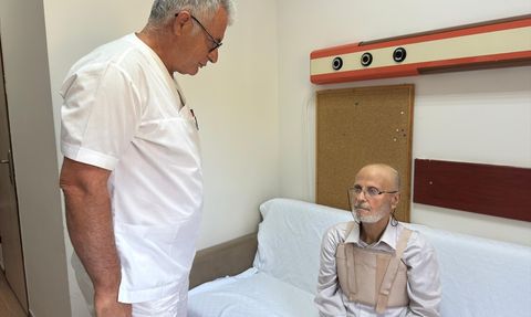 74 Yaşındaki Hasta Kalbi Üç Kez Durdum Ameliyatla Hayata Döndü